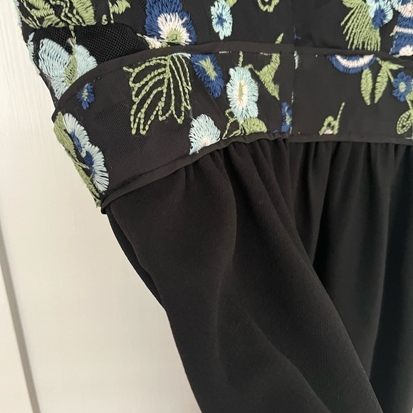 BCBG generation Black Mini Embroidered Floral dress Size 4 NWT - Picture 6 of 9